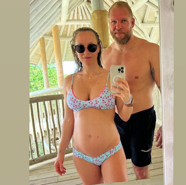 Chloe Madeley shares completely nude baby bump photo