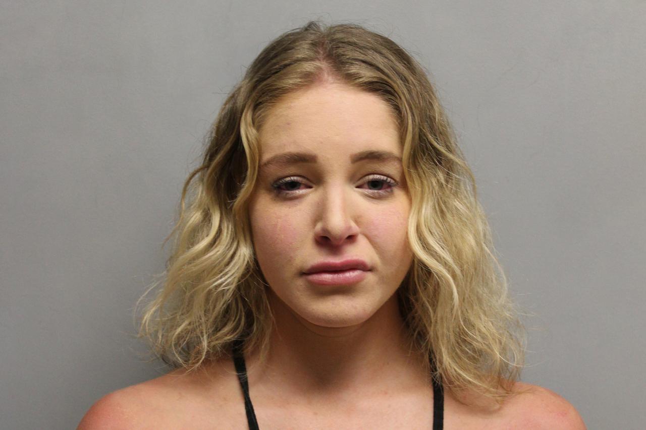 See video of Onlyfans model, Courtney Clenney attacking Nigerian-American boyfriend Christian Obumseli in elevator months before she murdered him 