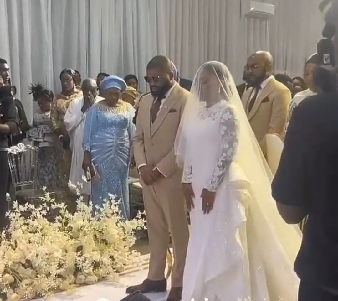 First photos and videos from the church wedding of Gospel artiste, Mercy Chinwo and Pastor Blessed