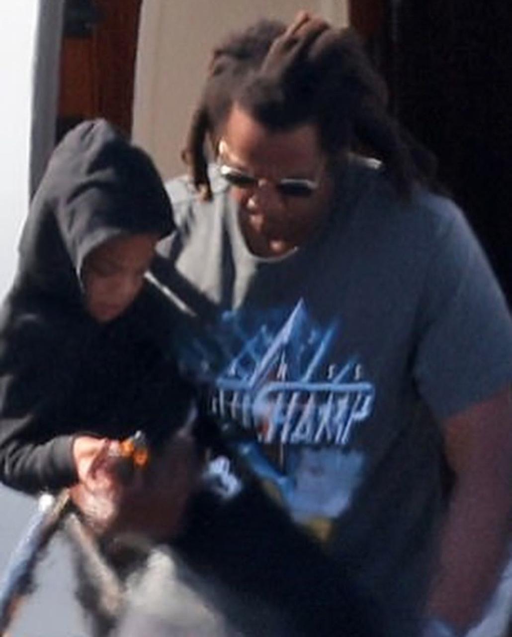 Beyonce, Jay-Z and their kids pictured arriving Los Angeles in style on a private jet (photos)