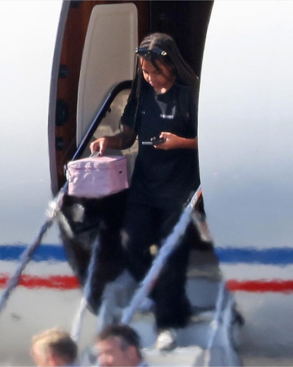 Beyonce, Jay-Z and their kids pictured arriving Los Angeles in style on a private jet (photos)