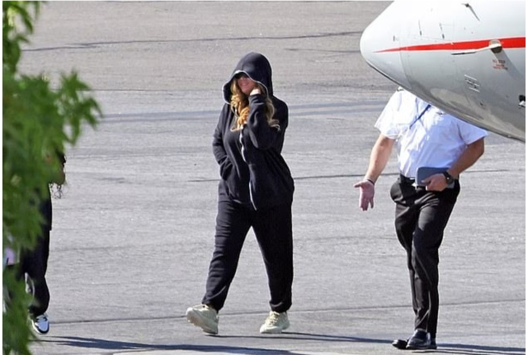 Beyonce, Jay-Z and their kids pictured arriving Los Angeles in style on a private jet (photos)