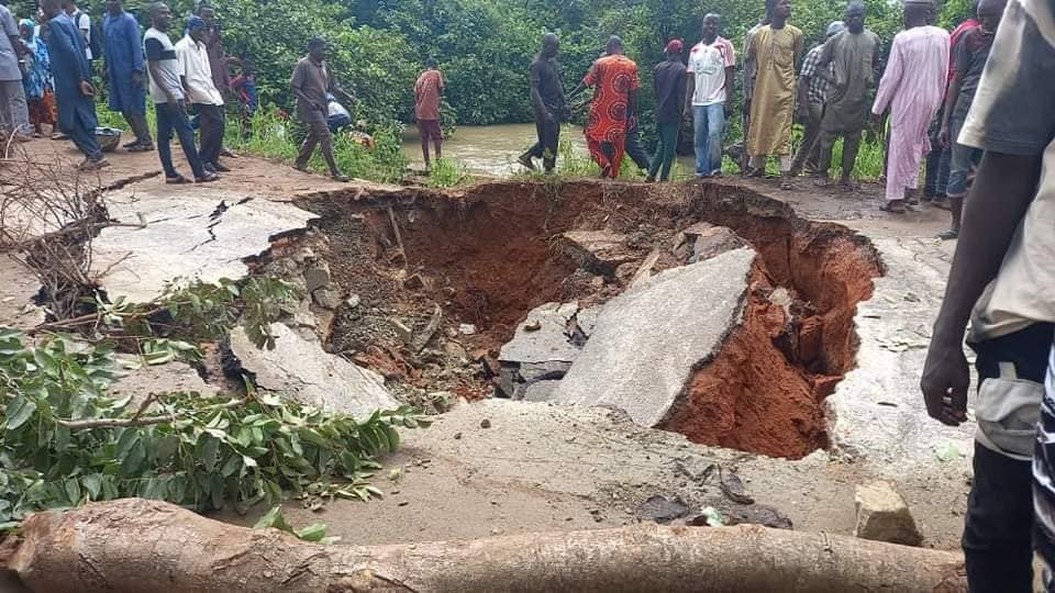 Commuters, motorists stranded as Minna-Bida road collapses due to heavy downpour (photos/video) 