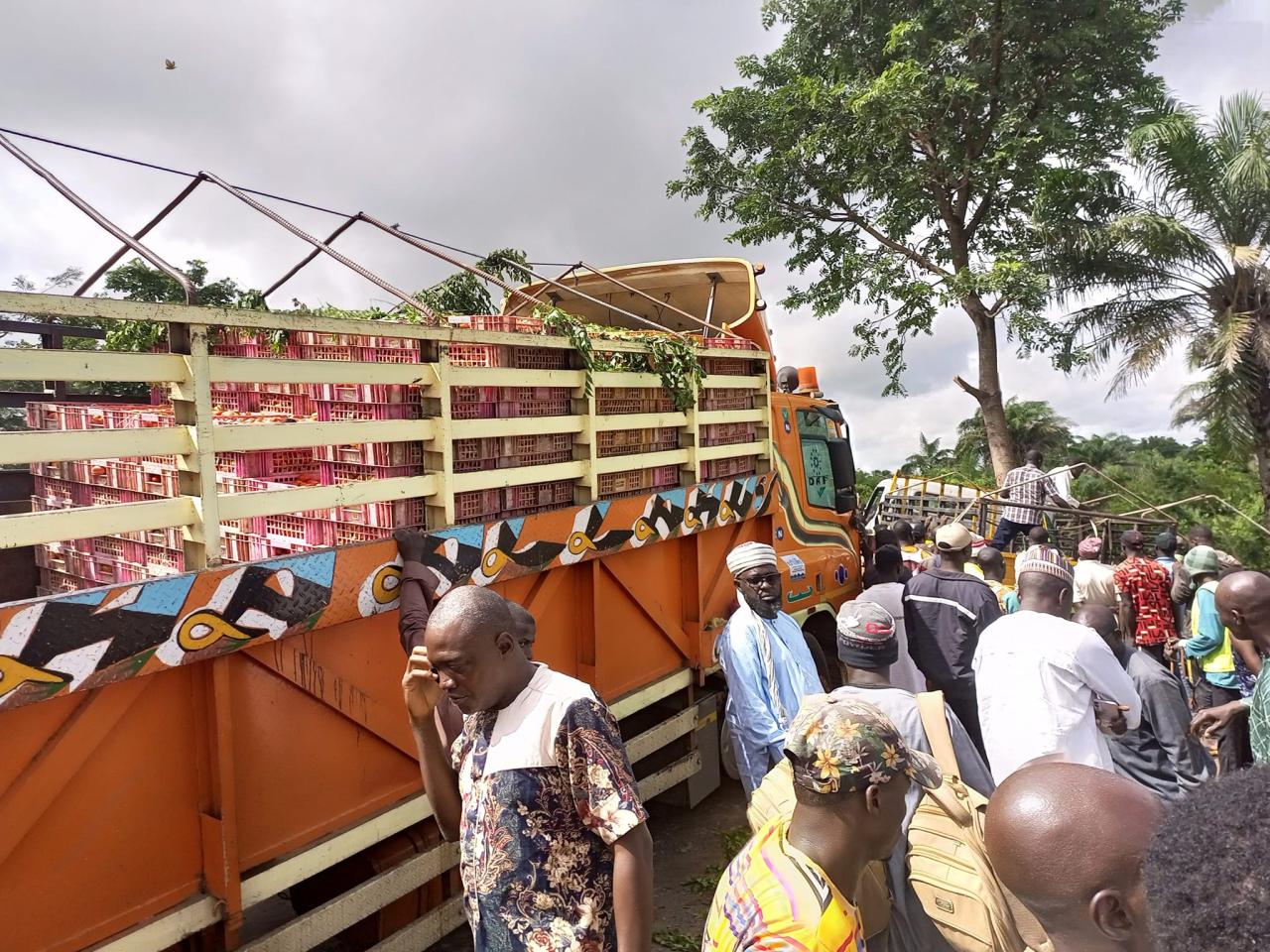Commuters, motorists stranded as Minna-Bida road collapses due to heavy downpour (photos/video) 