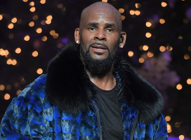 R. Kelly trial juror excused by judge after suffering a panic attack in court