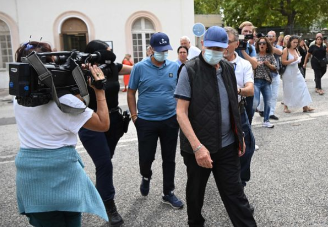 People beg to be arrested by curvy French policewoman who arrested mutilator dentists (video)