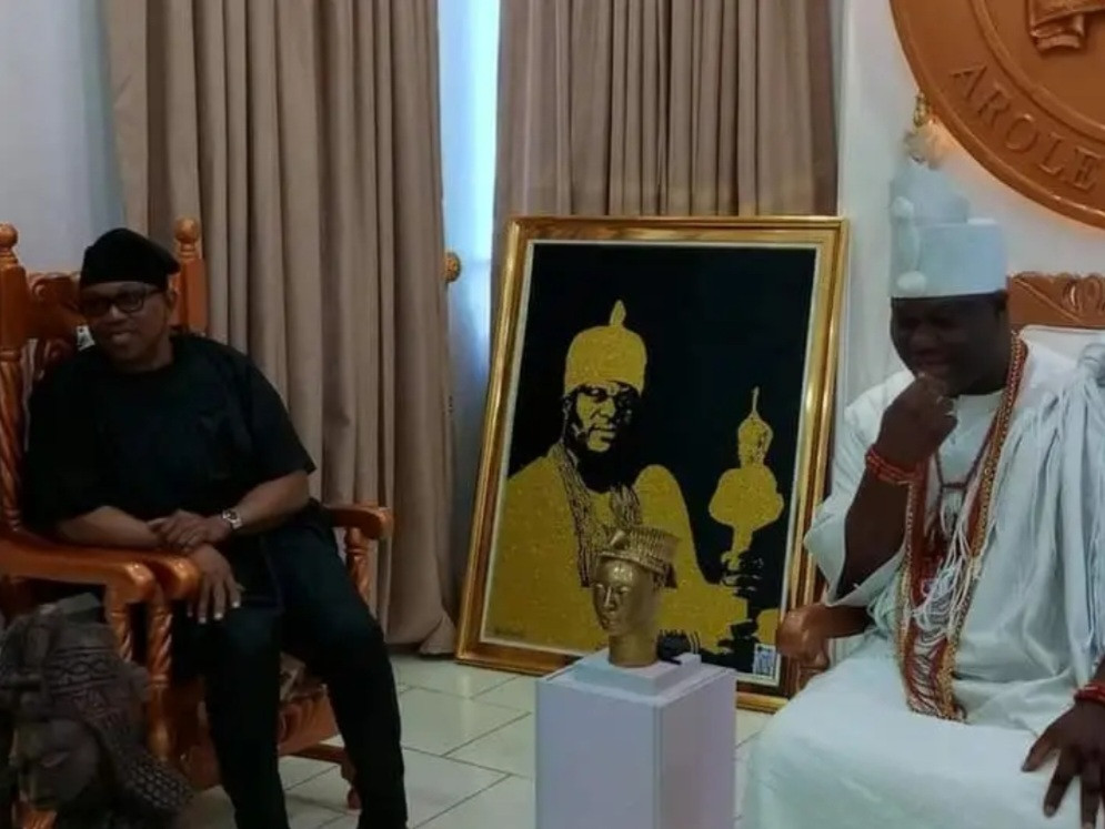 "Okwute! Obi!" Youths hail Peter Obi as he visits Ile Ife to pay homage to Ooni of Ife (video)