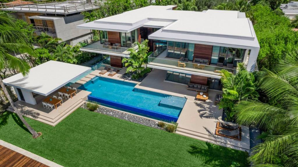Lil Wayne puts his Miami Beach mansion up for sale at .5M (photos)