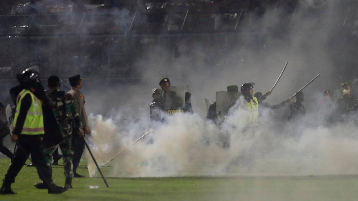 At least 129 people killed and 180 injured in stadium stampede during Indonesia football league game (photos/videos)