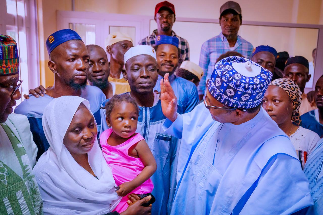 President Buhari visits freed train passengers in Kaduna