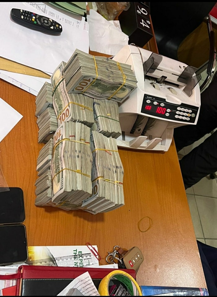 Alleged N1.4bn fraud: Kogi politician all smiles as EFCC moves him and two other suspects from Abuja to Lagos (photos)