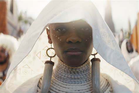 Actress  Letitia Wright bemused after an NTA reporter asked for her name while interviewing her on the red carpet of Black Panther 2 premiere in Lagos (video)