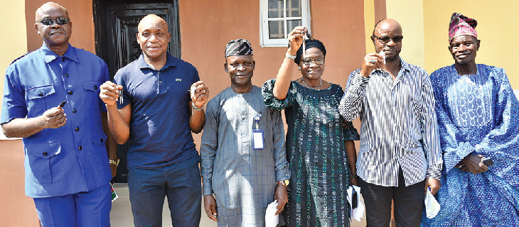 FG fulfills its promise of gifting houses to 1994 Super Eagles players