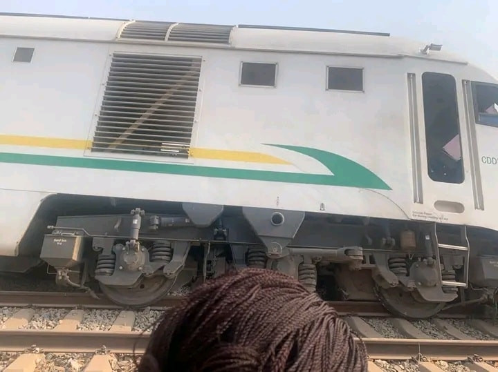 Passengers stranded as Kaduna-Abuja train derails (video)