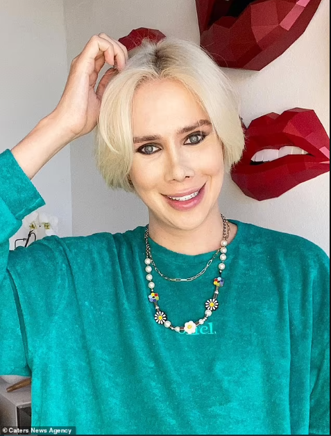 Influencer de-transitioning from a?trans woman?back to a man after realising he was happier?as?a?man (photos)