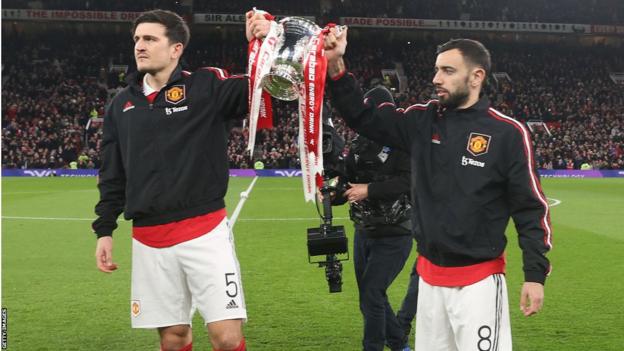 Harry Maguire and Bruno Fernandes with the Carabao Cup trophy