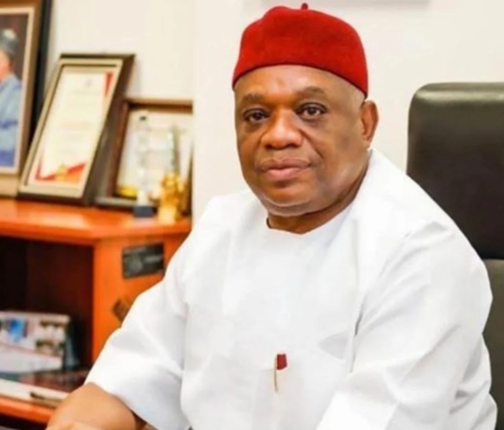 "Go to court sir" Nigerians advice Orji Uzor Kalu after his phone was stolen during certificate of return presentation in Abuja