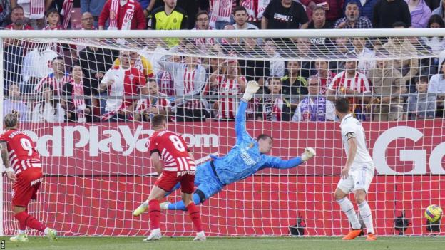 Valentin Castellanos scores for Girona