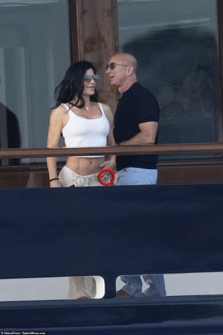 Jeff Bezos engages Lauren Sanchez on his 0million superyacht with a massive diamond to seal the deal (photos)