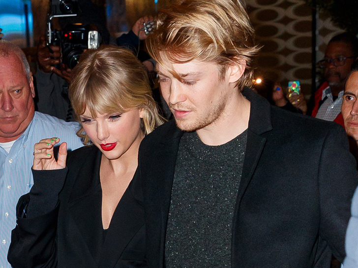 Taylor Swift sings about breakup with ex-boyfriend Joe Alwyn