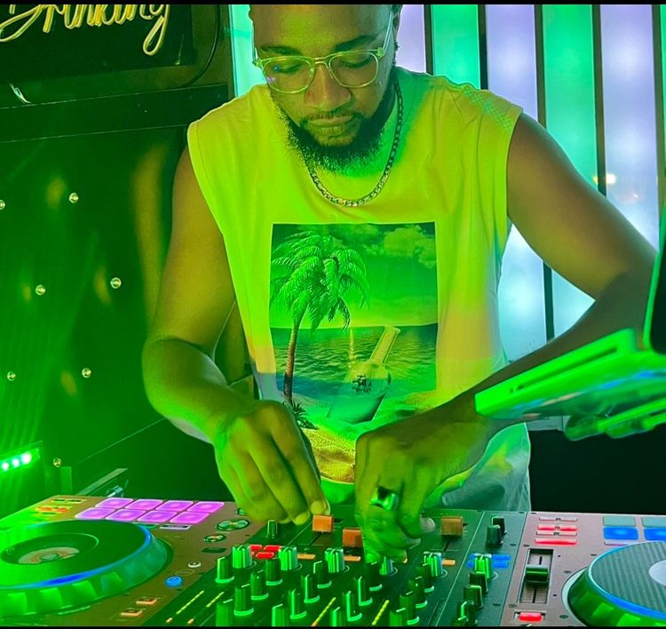 Dj Kunlzy - Piano To The World