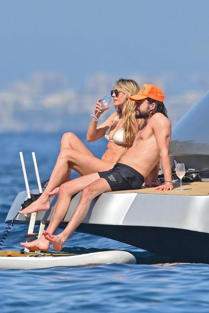 Heidi Klum, 50, and 33 year old husband Tom Kaulitz can?t keep their hands off each other during France holiday(photos)