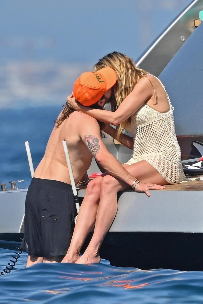 Heidi Klum, 50, and 33 year old husband Tom Kaulitz can?t keep their hands off each other during France holiday(photos)