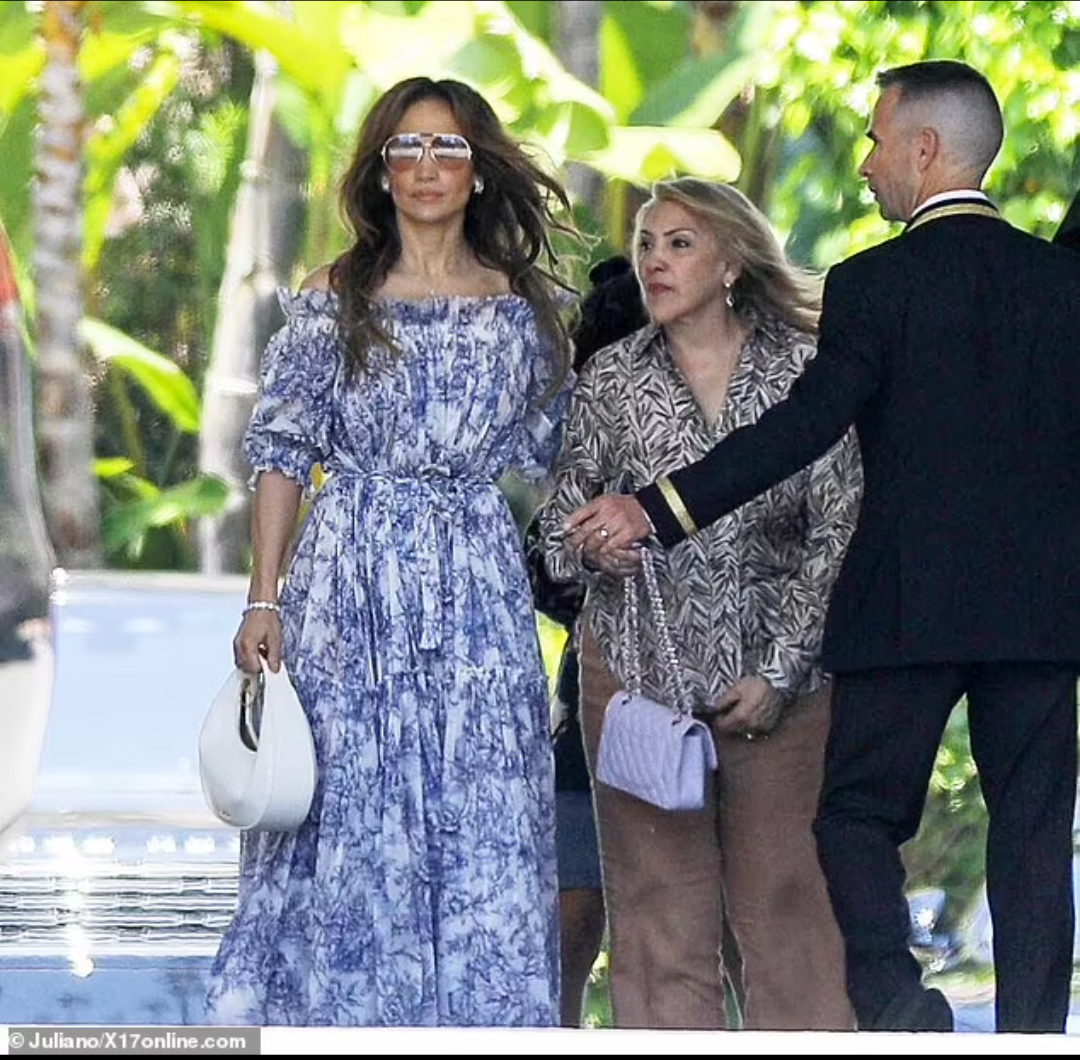 Jennifer Lopez and Ben Affleck take both of their moms out for Mother