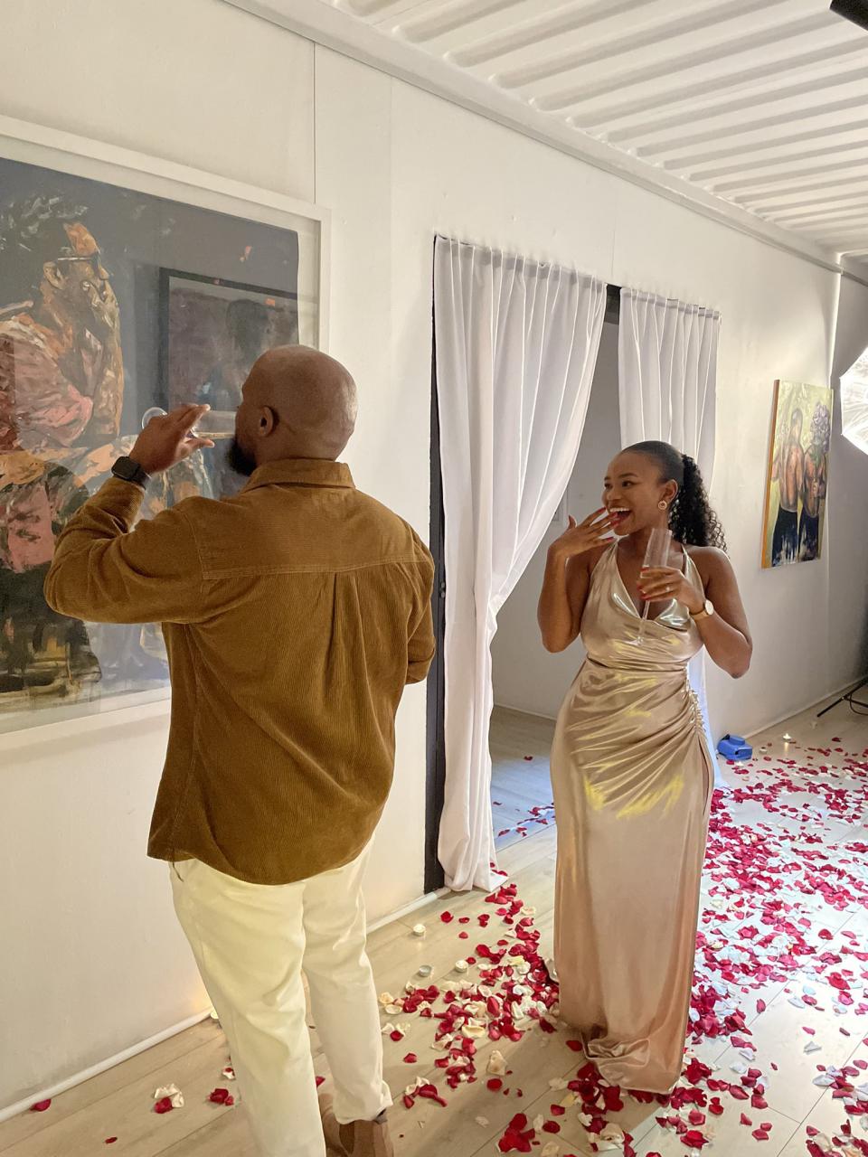 "I photo-bombed this guy at the gallery" - South African lady reveals how she met her boyfriend as he proposes to her