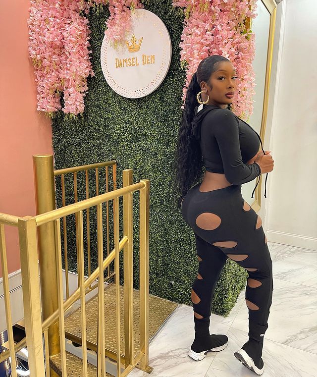 Check out eye-popping  photos of Anita Brown, the American lady claiming she is expecting a child with Nigerian singer, Davido.