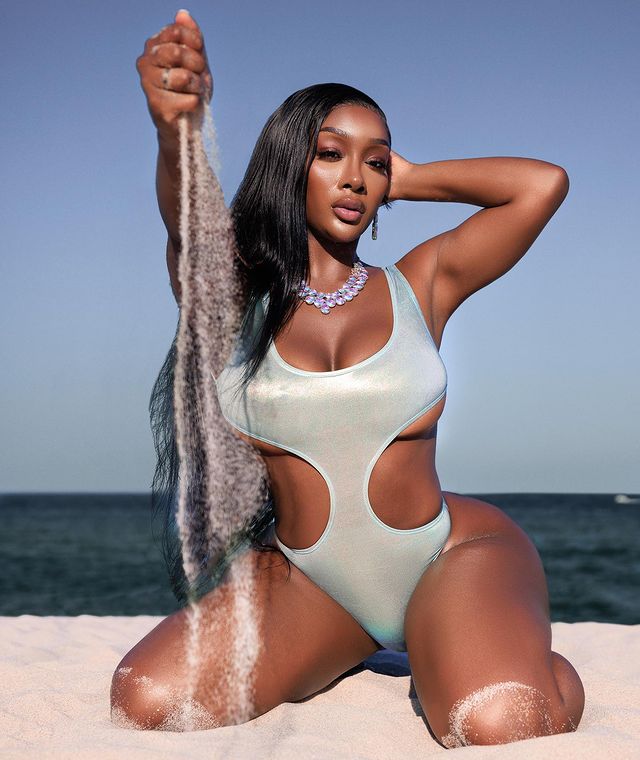 Check out eye-popping  photos of Anita Brown, the American lady claiming she is expecting a child with Nigerian singer, Davido.