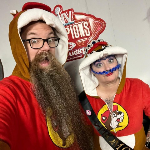Woman beats her husband to win Gold in Beard competition (photos)