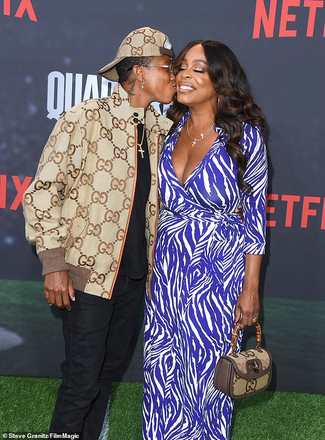 Actress Niecy Nash and her wife Jessica�Betts step out together for LA premiere of Quarterback (photos)