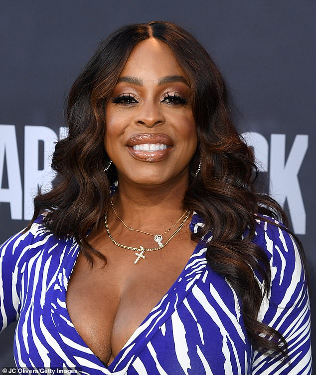 Actress Niecy Nash and her wife Jessica�Betts step out together for LA premiere of Quarterback (photos)