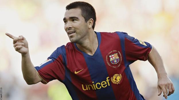 Deco celebrates scoring a goal for Barcelona in 2007