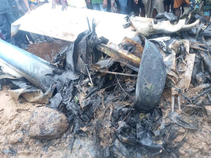 Chopper crashes into residential area in Lagos (video)