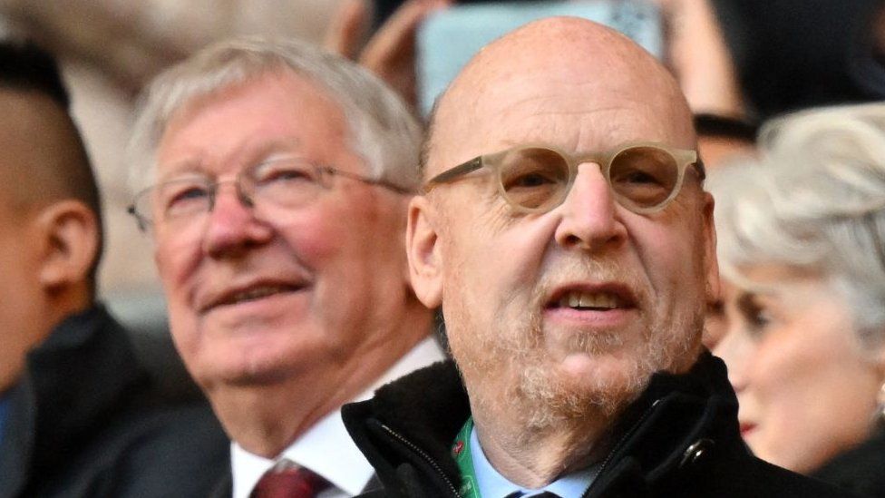 Manchester United's former manager Sir Alex Ferguson (L) and Manchester United's US co-chairman Avram Glazer