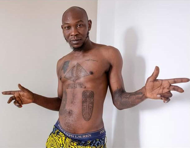 Seun Kuti slams Nigerians who idolize the gangster lifestyle and wear diamond chains as he reacts to claims he is "scared of Sam Larry" (video)