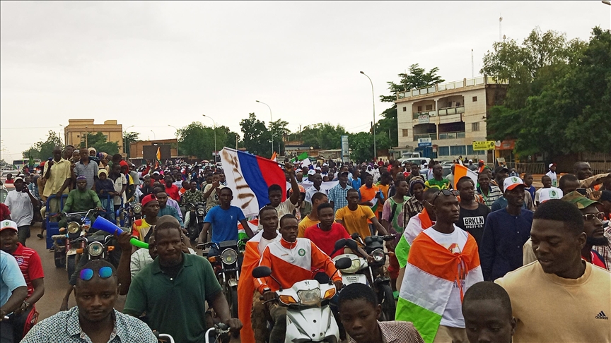 Thousands of protesters take to the streets demanding withdrawal of French troops in Niger (video)